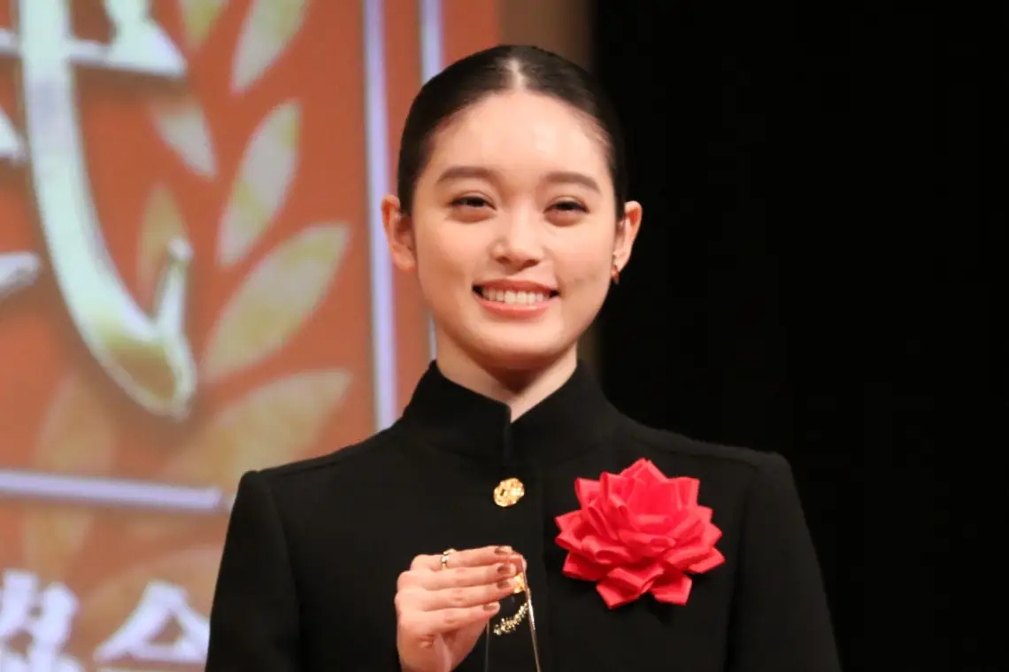 「2026年 第50回エランドール賞」を受賞し、授賞式に出席した高石あかりさん