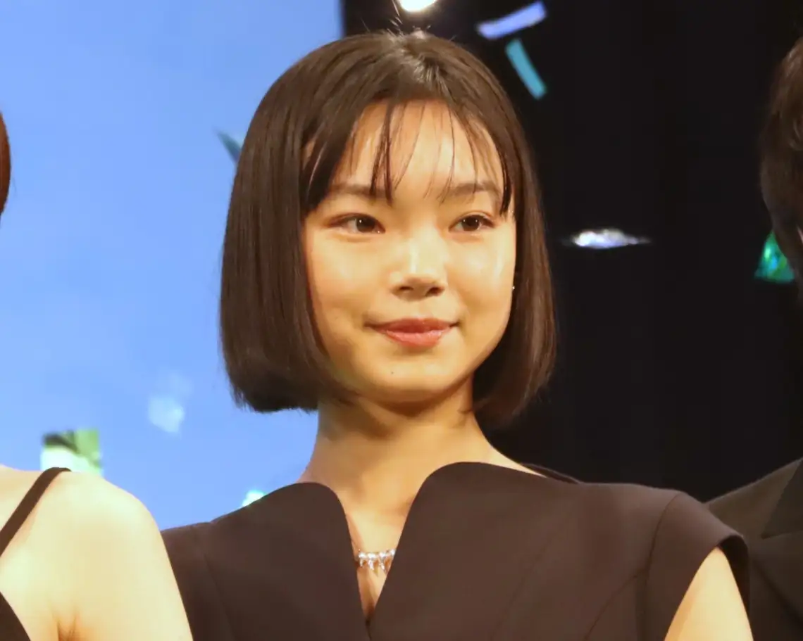 映画「ほどなく、お別れです」の完成披露舞台あいさつに登場した古川琴音さん