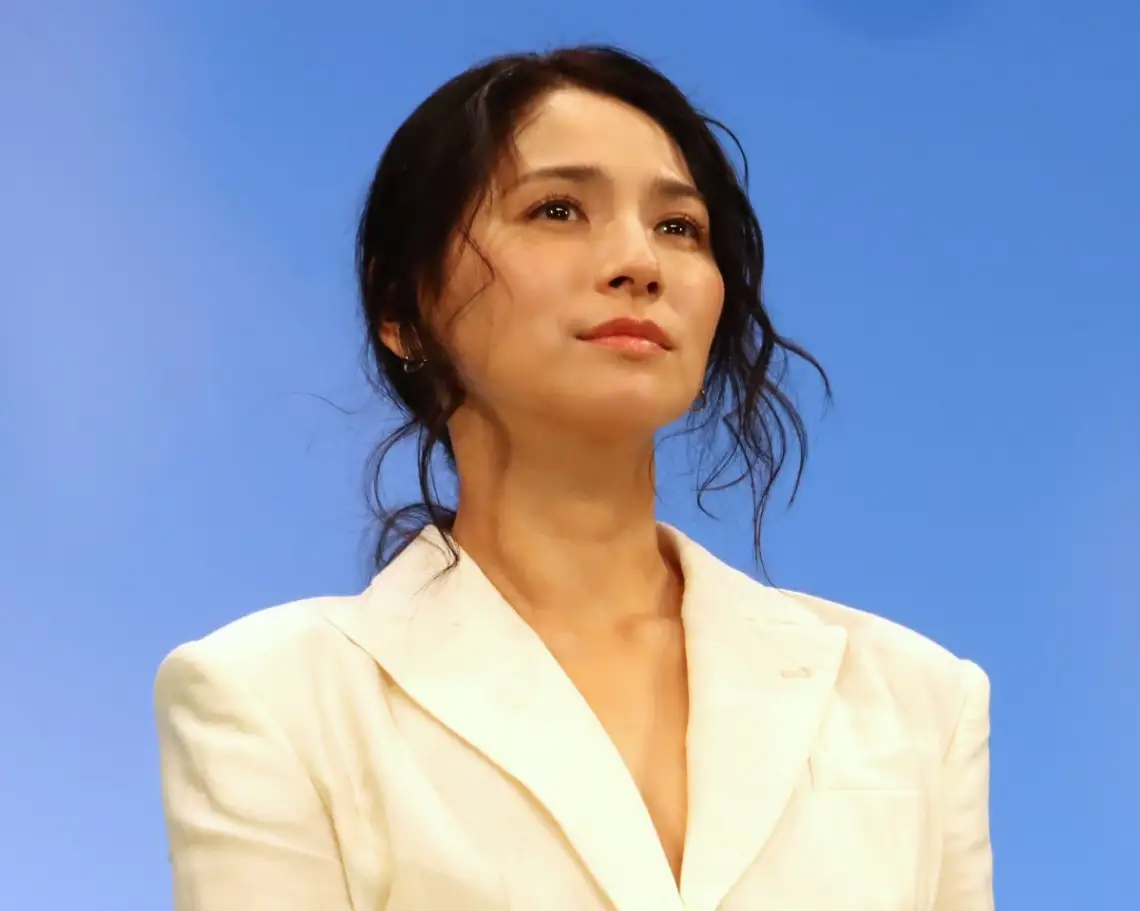 映画「ほどなく、お別れです」の完成披露舞台あいさつに登場した野波麻帆さん